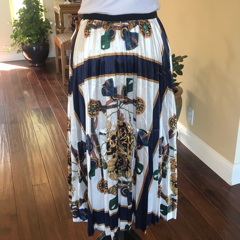 Long pleated skirt
